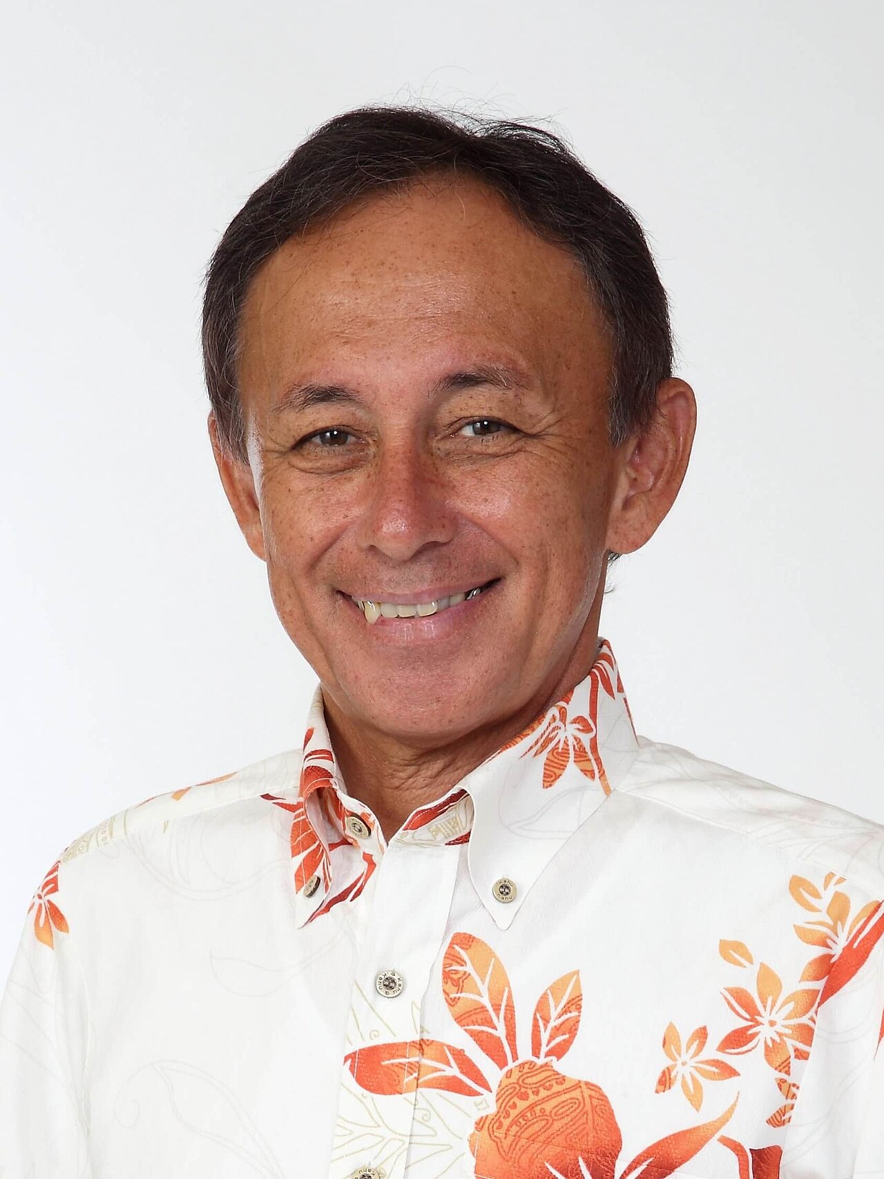 Official portrait of Denny Tamaki, Governor of Okinawa.